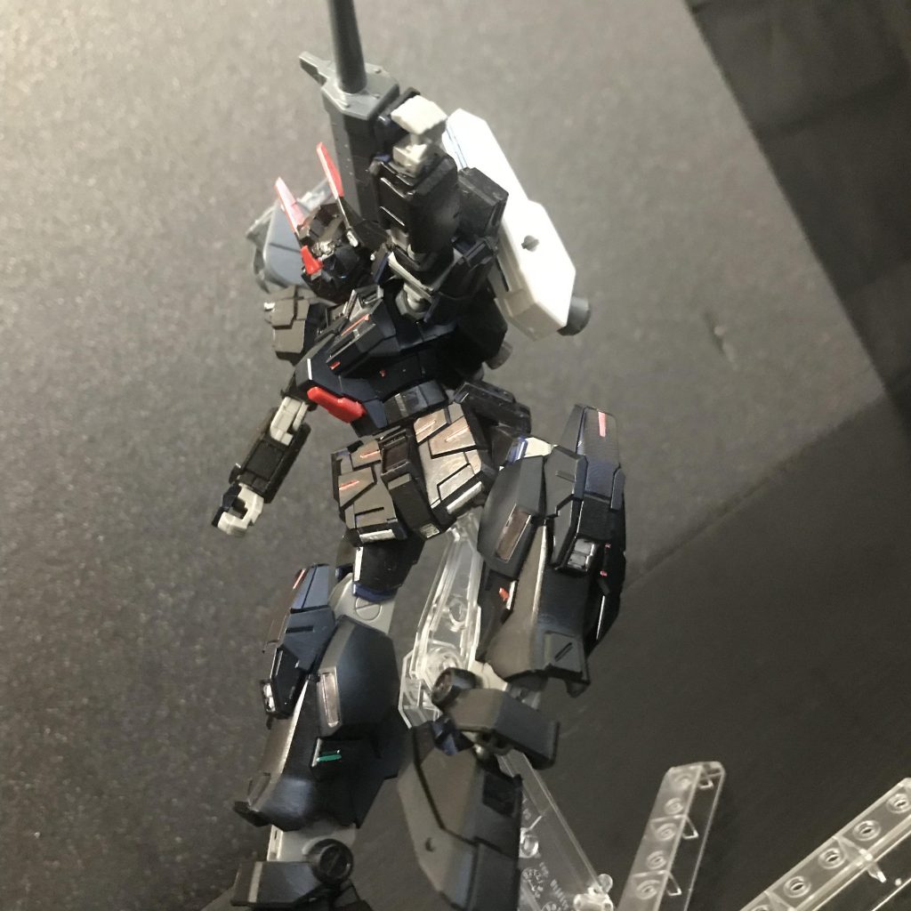 腕のマシンガンか、グレネード？設定がわかってないんで正直知らない