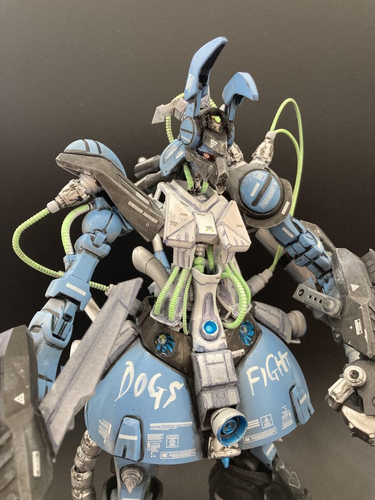 高い知能を持ち、あらゆるものが発する「波動」を敏感にキャッチすることで人の言葉や思考をも理解できるポケモン。