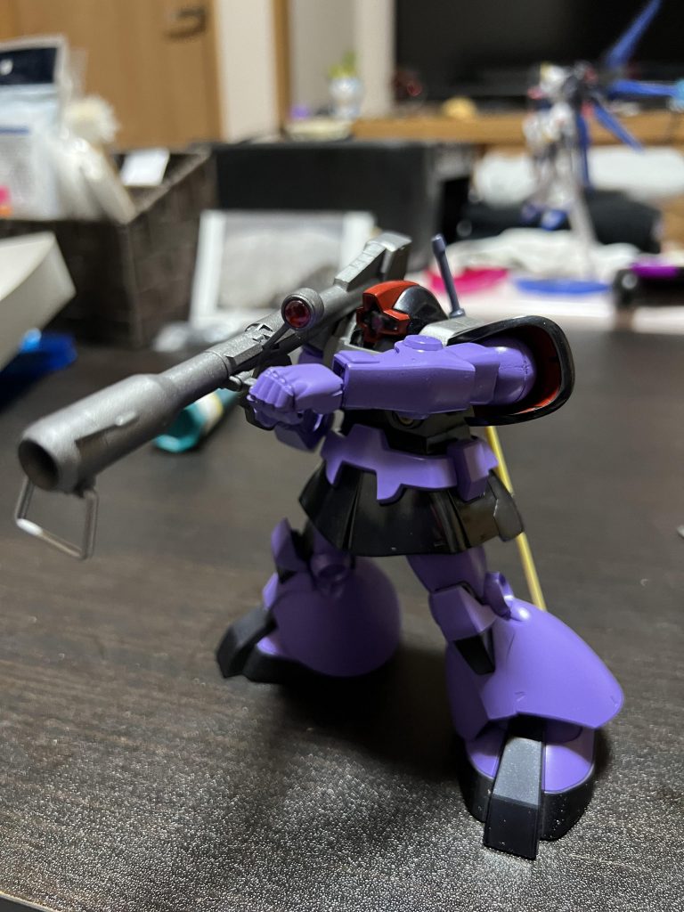 ポージング。今年の3月ぐらいに作成したものです。黒部分はキャンディ塗装。紫部分は調色して作りました。