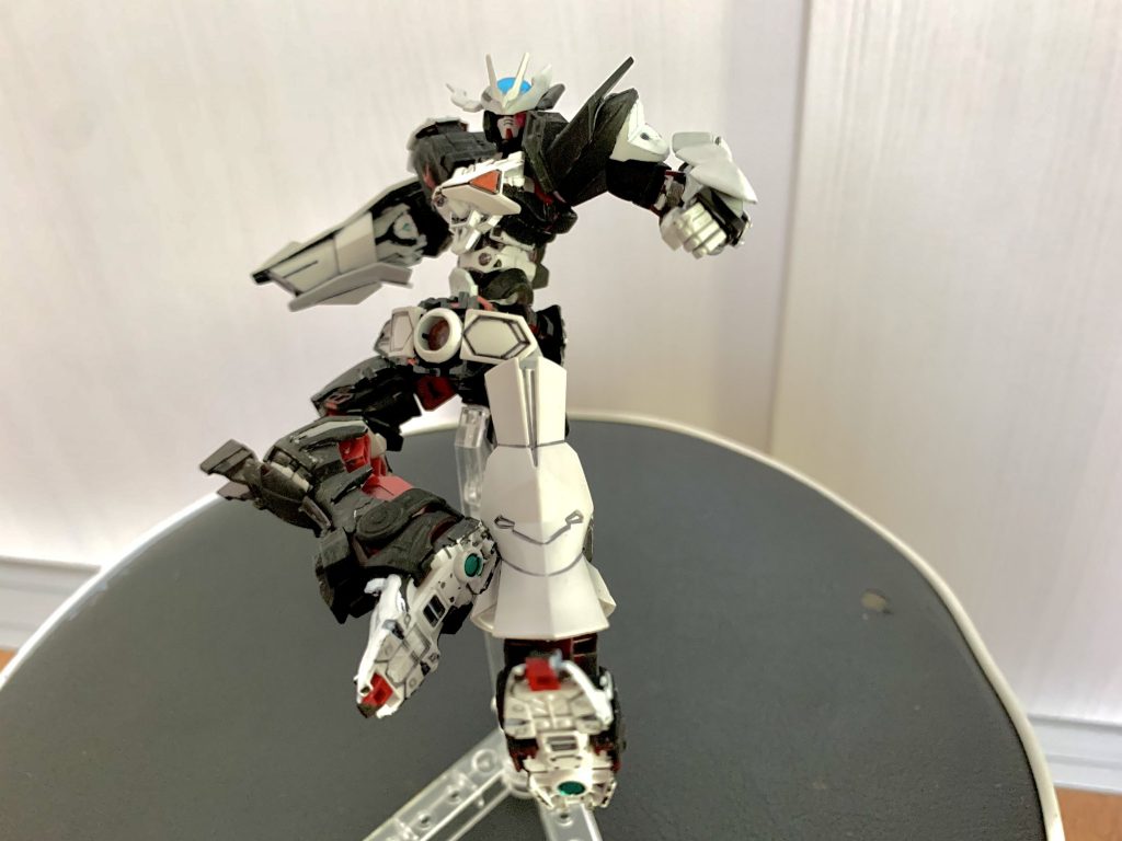 強烈な必殺キックで敵を殲滅するぞ！