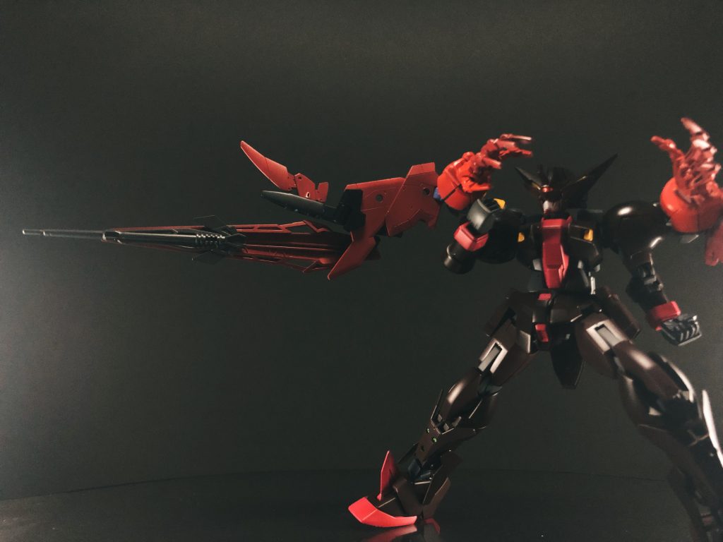 まずはバックパックを変形させるライフルモード。主に軸は30MMのエグザビークル【エアファイター】です。ライフル部分はジェミナスのブースターセットの一部を使ってます。
