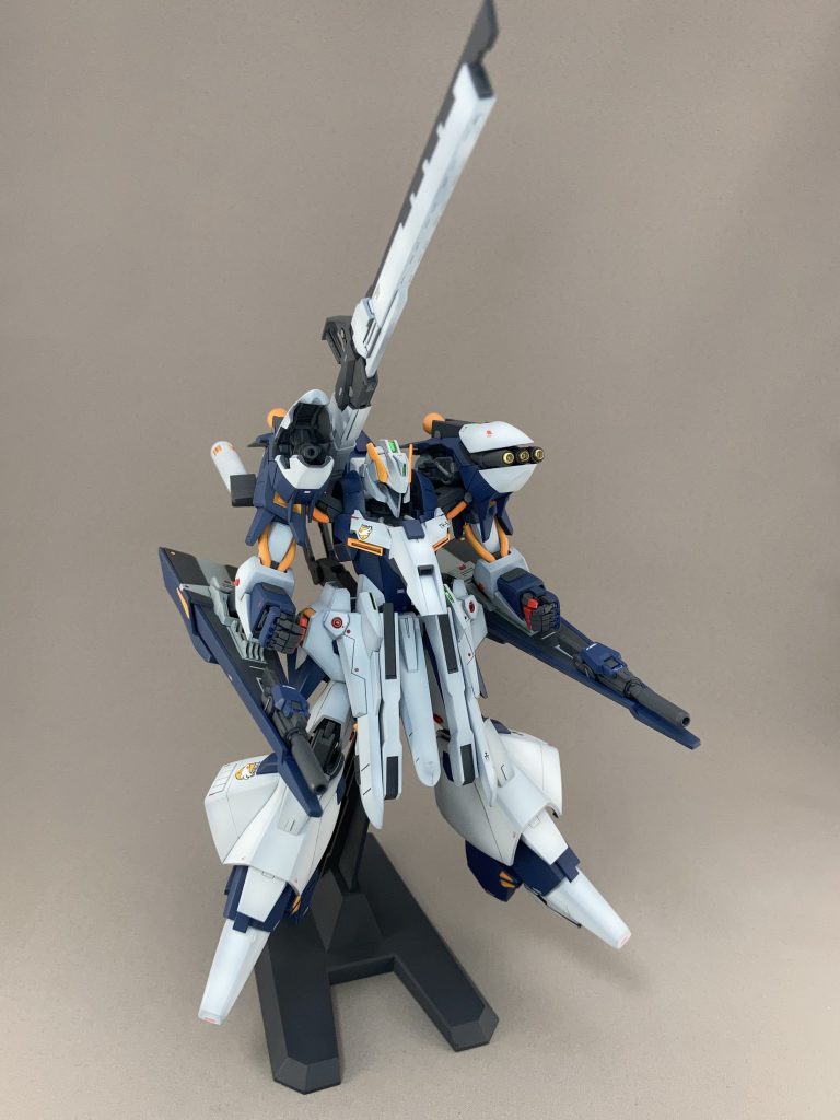 フルドドⅡはプロペラントタンクと武装を追加しました。右はメガ粒子砲、左はガトリング砲です。シールド・バインダーはシンプルだったので色々足しました。