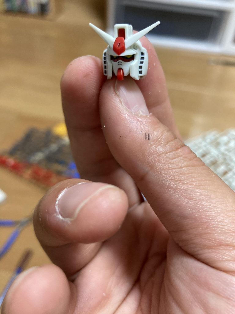 ヘッド作成時今まで作ったガンダムの中でも1番綺麗に横の排気口を塗れました