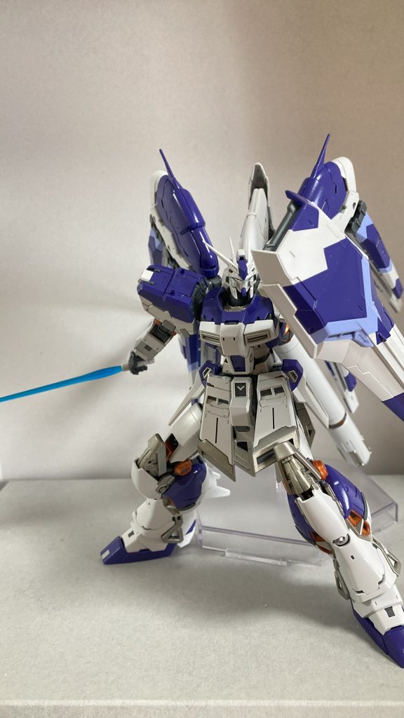 サブ2〈ビームサーベル〉サーベル持ち手は手首付近が角度をつけられるようになっているため、より自然に構えられますRGはZガンダムの脆さに心折れてから買っていなかったため、情報で知っていただけだった可動フレームの組み立てや可動手の廃止など、組み立てでの新鮮な部分が多かったです