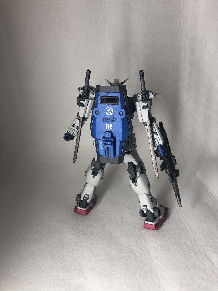 シールドも取り回しやすさを考え、小型化に再設計されている。シールド内にライフルも収めることができる。