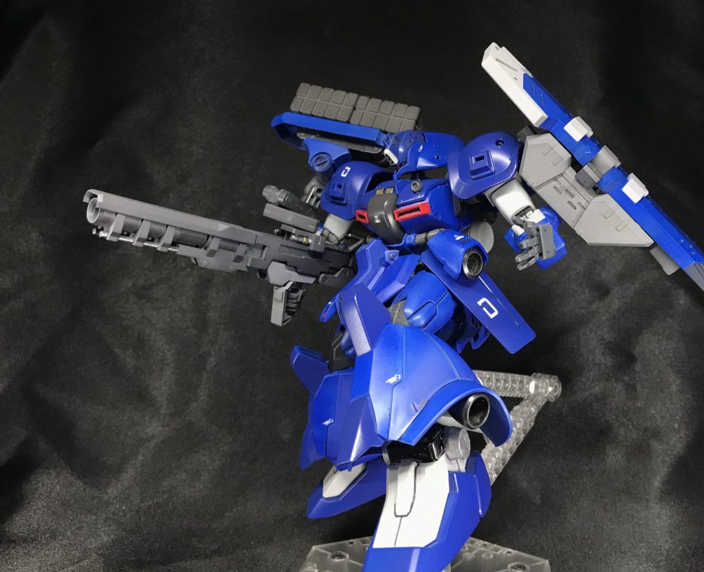 ただ、ビームキャノンの持たせ方が一番苦労したかもしれません笑 どーやって持たせようか悩みました。。やっぱり両手持ちが一番しっくりくるとは思いますし、グリップを増設する事自体はそんなに難しい事じゃないんですが、いかんせん手が届かないってゆー笑 ゼクの太い腕なら片手で大丈夫だ!っとこいつを信じて撃ちます笑