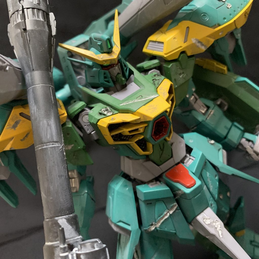 マスクの割れはエナメル塗料にダイブして事故に遭いました笑