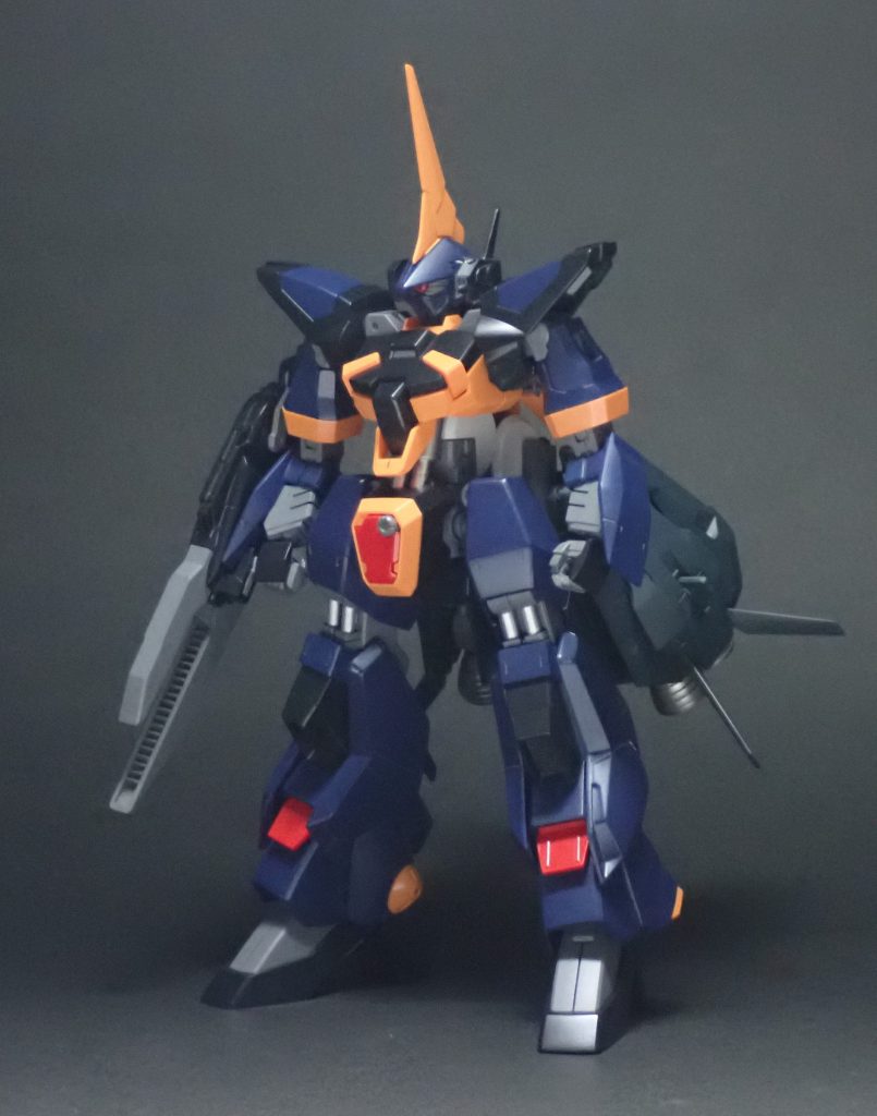 バーザム本体はA.O.Z.版とノーマル版のミキシングです。脚はまるごとノーマル版です。膝シリンダー剥き出しかっこいい！あと肩と頭部がノーマル版（ツノはA.O.Z.）です。