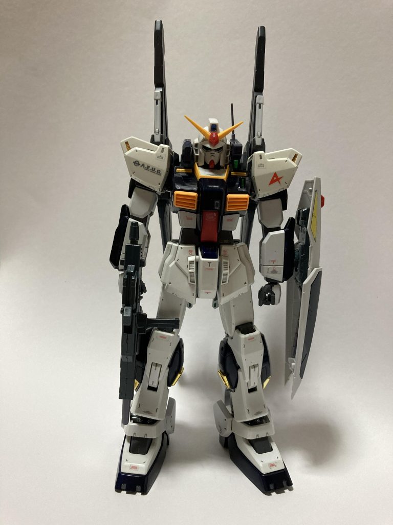 胴体はアーリーヘイズル。胸部ダクトをガンダムvr.kaから流用。バックパックはスペリオルガンダム、バインダーはガンダムMK-Ⅲから形状を変更して流用。メインバーニヤはヘイズルから流用し大型化。塗装ボディ ガンダムスプレーホワイト、タミヤダークブルー。バックパック ガンダムスプレーネイビーブルー。メインバーニヤ トヨタ純正ブルーイッシュシルバー