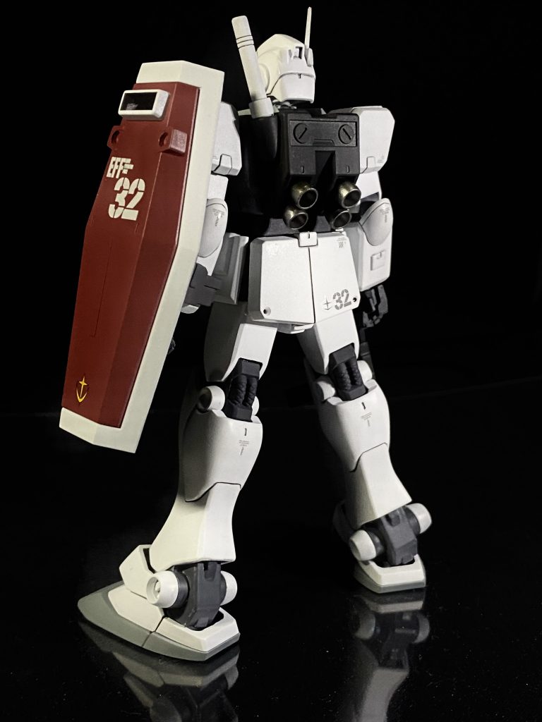 バックショット。何にも弄ってない無特徴な後ろ姿。ケツの32番がチャームポイントw。32番に意味はなく、量産機なので多数のうちの一機なので1桁番号にしたくなかったってだけ。