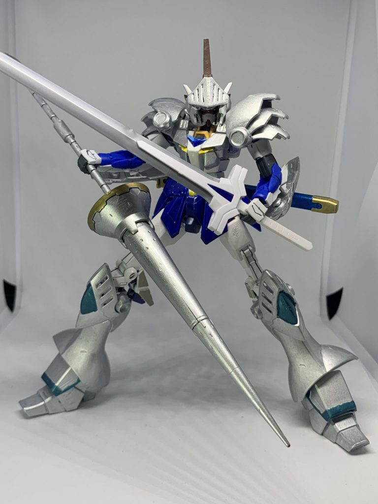 ［シュテルング・シルト］をイメージした西洋騎士風のアーマー。長身Ver.の脚パーツと額のパーツはギャンスロットから。胸は変わらずアースリィから。盾はレジェンドBB騎士ガンダム、斧と腕アーマーは30MM、肩アーマーとランス、長剣はコトブキヤさんからです。