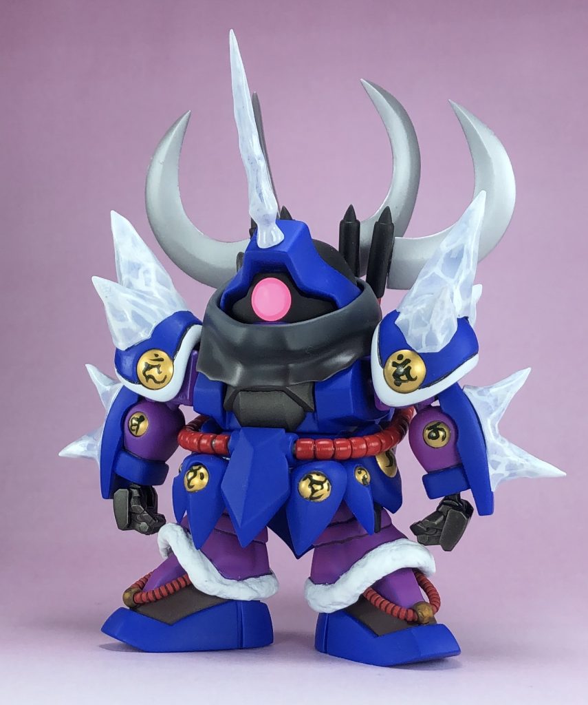 顔はジージェネドム、黄蓋グフ、太史慈ドムの足を組み合わせ、足りない部分をパテで作りました。身体中の文字は手書き。