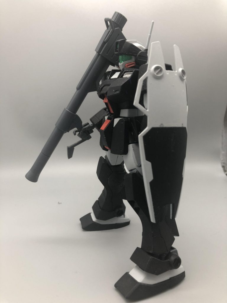 きっと付属のブルパップマシンガンはもちろんのことHGUCの素ガンダムのハイパーバズーカも持てます。