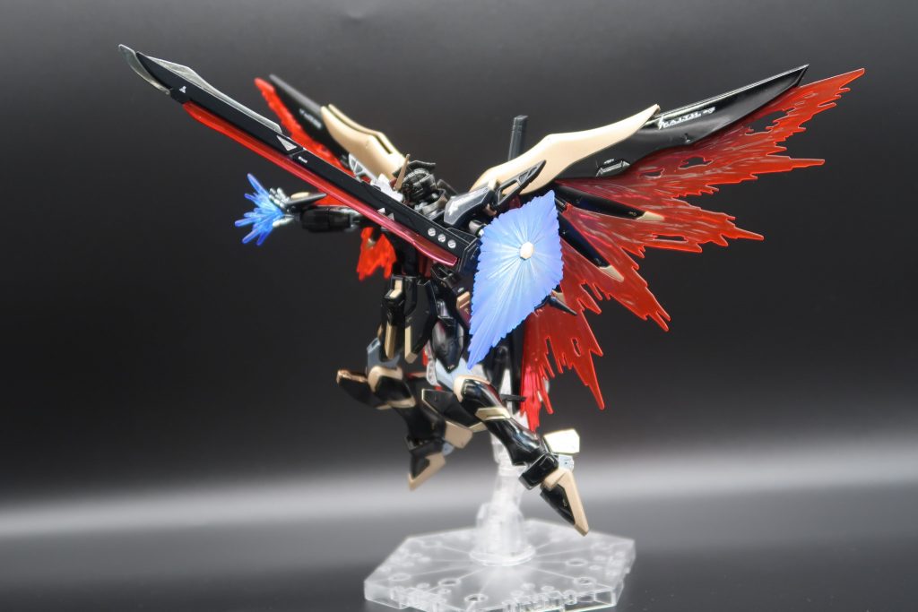 横から。ビームシールドもつけて、クリアパーツ祭りw