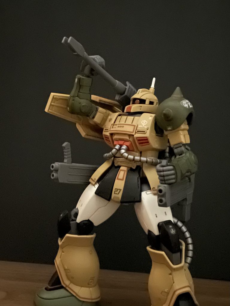 テストタイプなので足は普通のザクです。