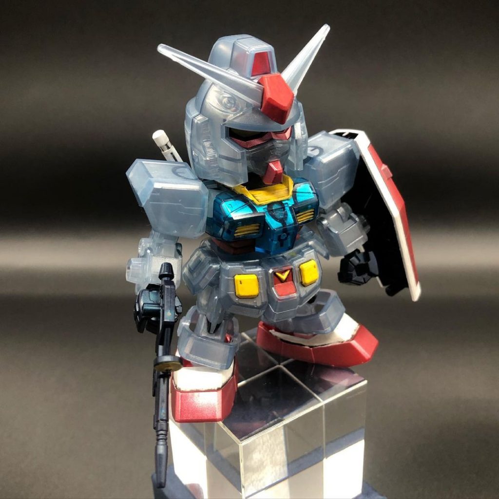 クリアパーツは、裏からアイスシルバーで塗りました❗️