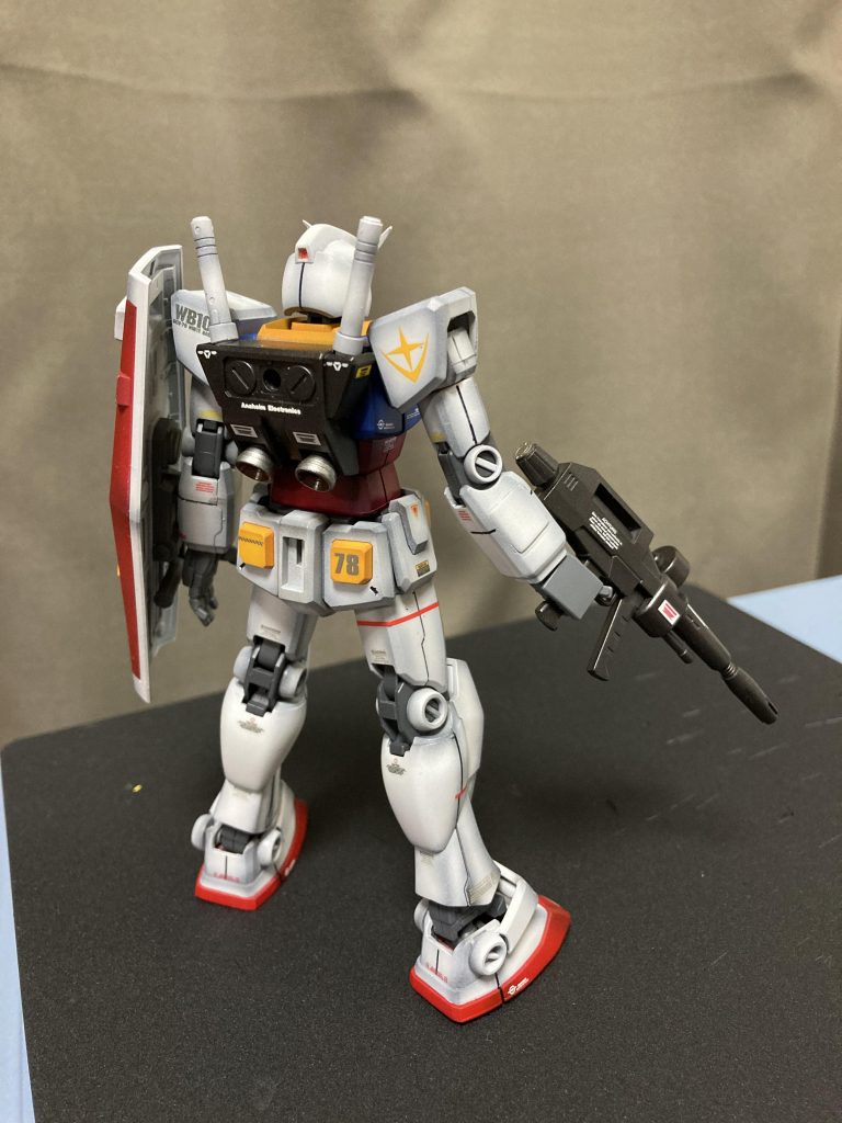 脚部とか結構昭和ガンダム に寄せたんですが(^_^;)結局何時ものクセで五月蝿く独自解釈デカールを笑笑作ってる時は当時の本とか見て楽しかったし懐かしかったから良いんですけど^_^