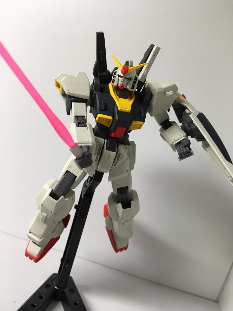 シールドのイエロー部分はあえてゴールドにしてみましたバズーカはちょっとめんどくさくてホワイト塗りませんでした...
