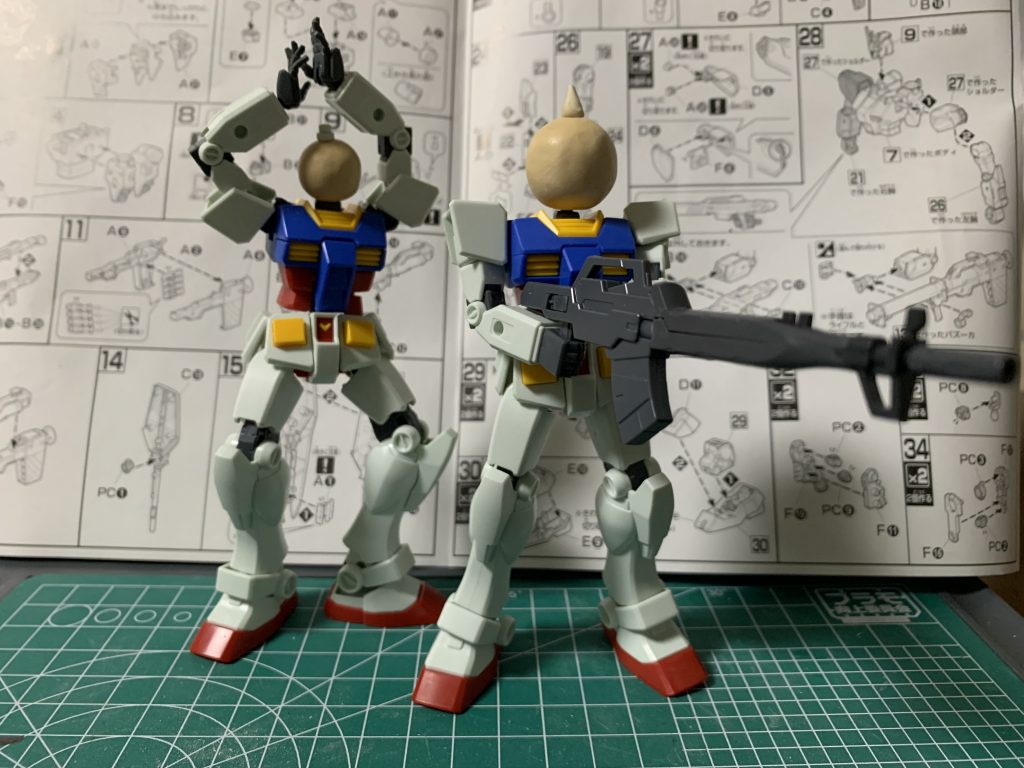 「やっぱり…怖いことするよ、あなた。」アサルトライフルっぽい武器は24thセンチュリーウエポンズを活用。銃口を失くしたので先端を切って違う武器パーツを貼り付けてます。見た目割とカッコいいのにこんなネタに使ってしまった…w