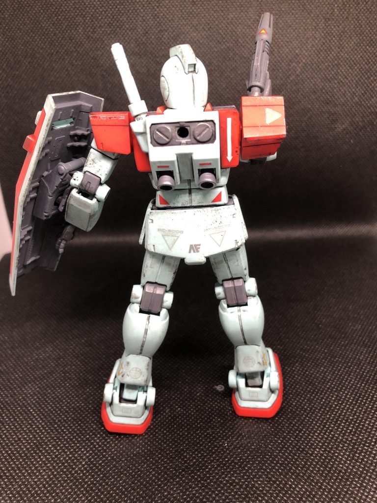 シールド裏とバックパックと関節にはシタデルカラーで色分けはしてます。