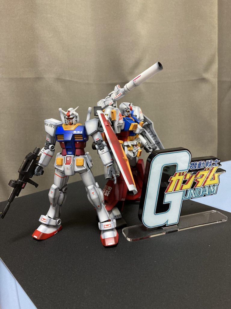 せっかくなので ロゴと飾ろうパーフェクトガンダム とツーショット今回は改造はしてないので制作工程の写真は無いです^_^最後までご覧頂きありがとうございました^_^