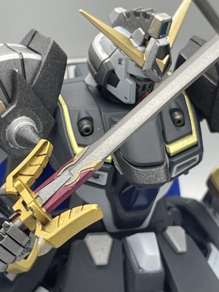 色んな角度から何枚か見る角度によってイメージが大分変わる気がします。目が見えるか、白が多いか黒鉄が多いか、光が当たっているか、…顔は大事だなぁ、と実感します。