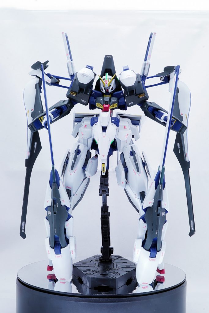 代表的な立ちポーズティターンズブルーをベースにしつつもいろいろと混ぜ合わせて調色で色合いはすべてオリジナルにしていますホワイトもキャラクターホワイトとホワイト、少しのパールホワイトを混ぜました