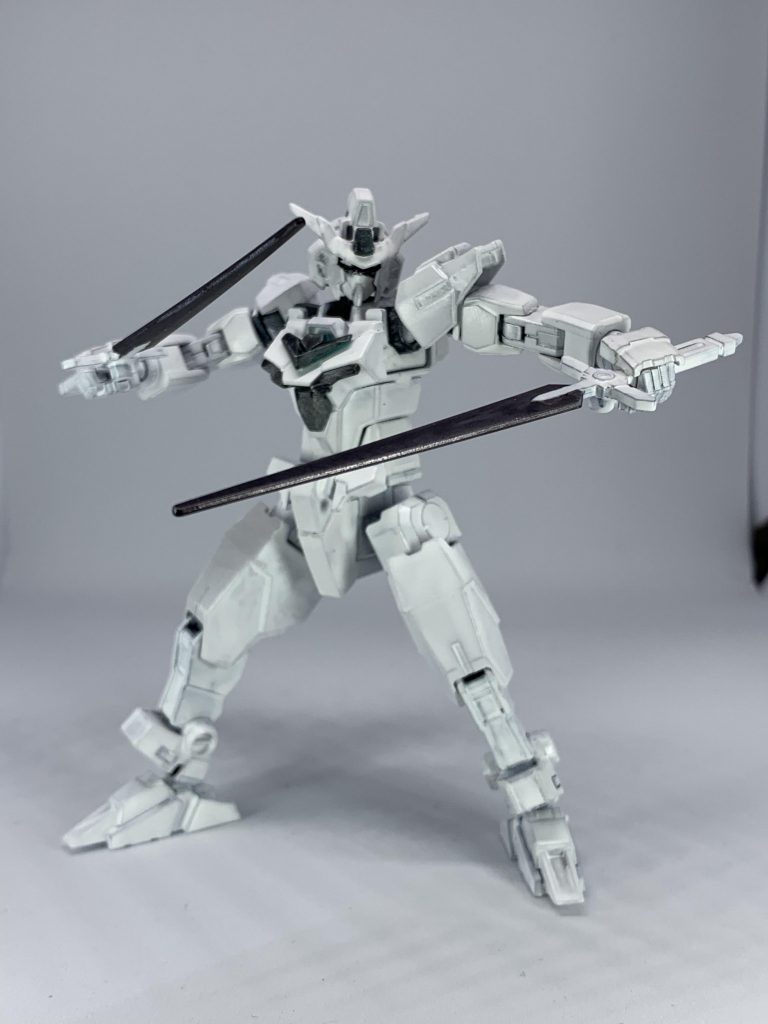 双剣「フェロステット・ヴァイス」この世界では色がついたままの金属は希少。ただ、その刃はお世辞にも美しいとは言えない鈍い輝きを放っている。 30MMスパナティアの剣です。