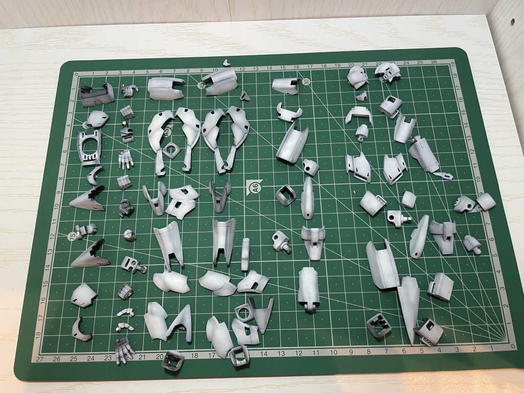 塗装は全て黒立ち上げ(MAX塗り)とやらを行っています。ウィングガンダムEWは黒立ち上げがカッコいいなと思ってやってみました。