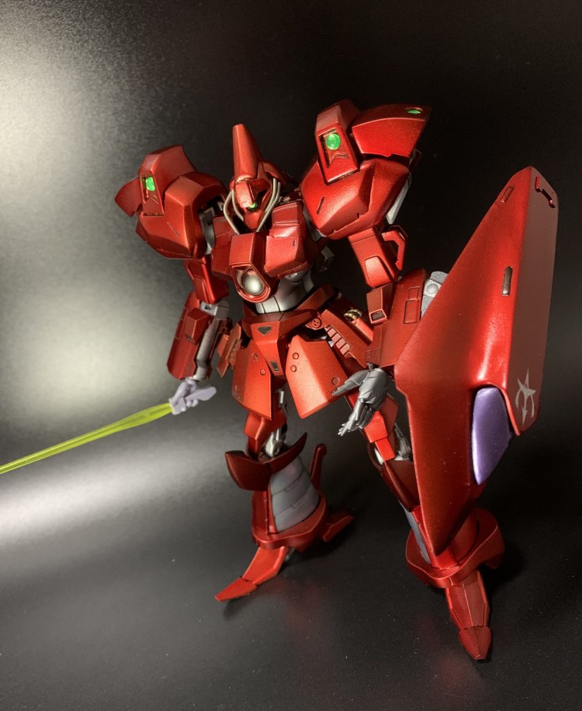 武器はライフルとビームサーベルだけです。永野護イラストのガルバルディってビームサーベルどこに収納されてるんでしょうね。