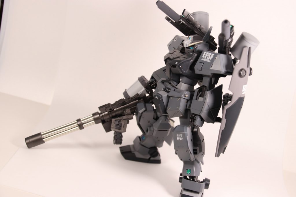 アレックスのチョバムアーマーを加工してヘイズルにも装備出来るようにしてみましたフェイスマスクもアレックスのを加工しています胴体部分はジムキャノン2 をイメージして大幅に形状変更してます