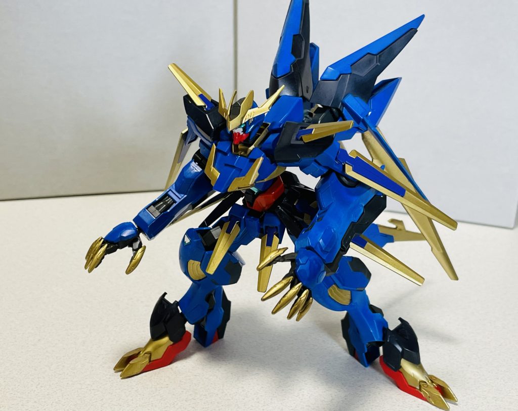 今回は悪魔や怪獣みたいに見えたらいいなって思って組みました。思いのほか武器もしっかり持ってくれました。配色は組んできた中では結構好きです。それでは〜