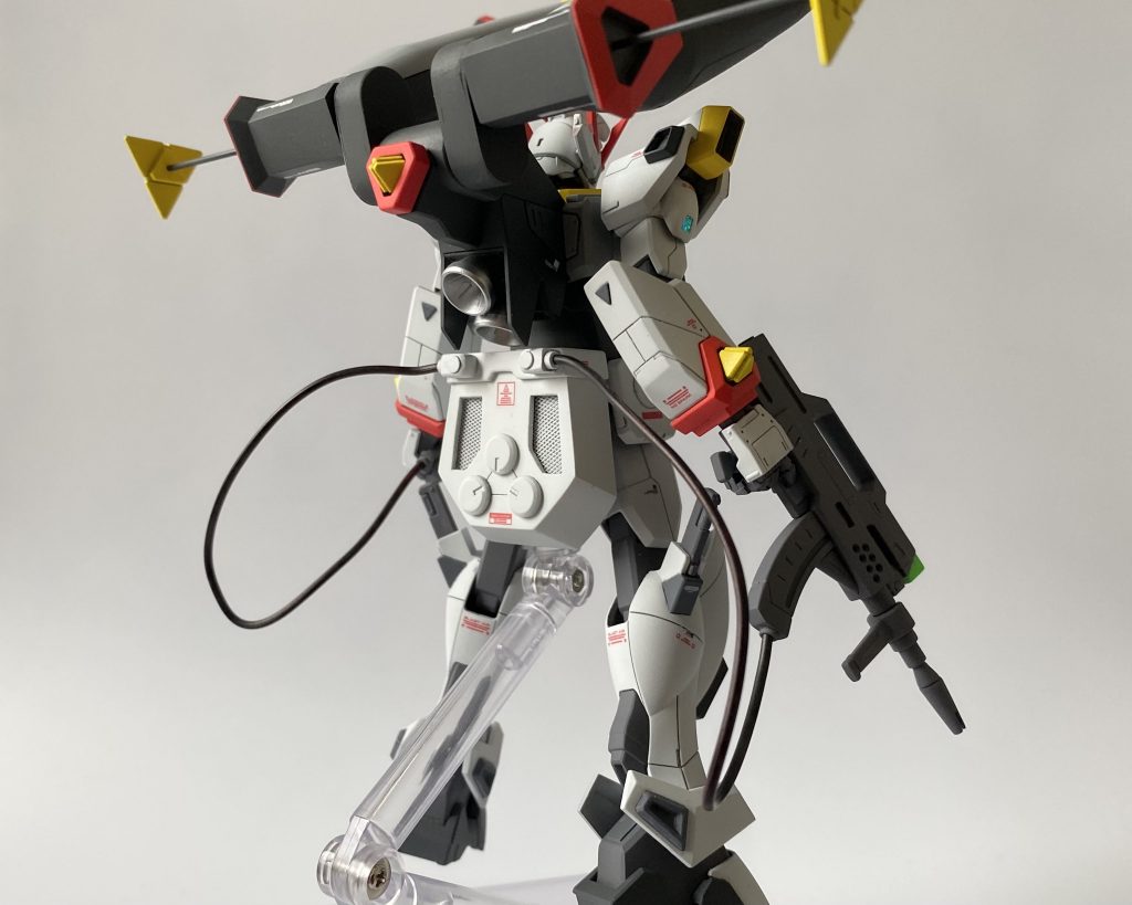 このお尻はプラ板で作りました。これを付けるとスーパーハイペリオンになりエネルギーが尽きないそうです。バリヤー貼り放題、ビーム撃ち放題らしい！