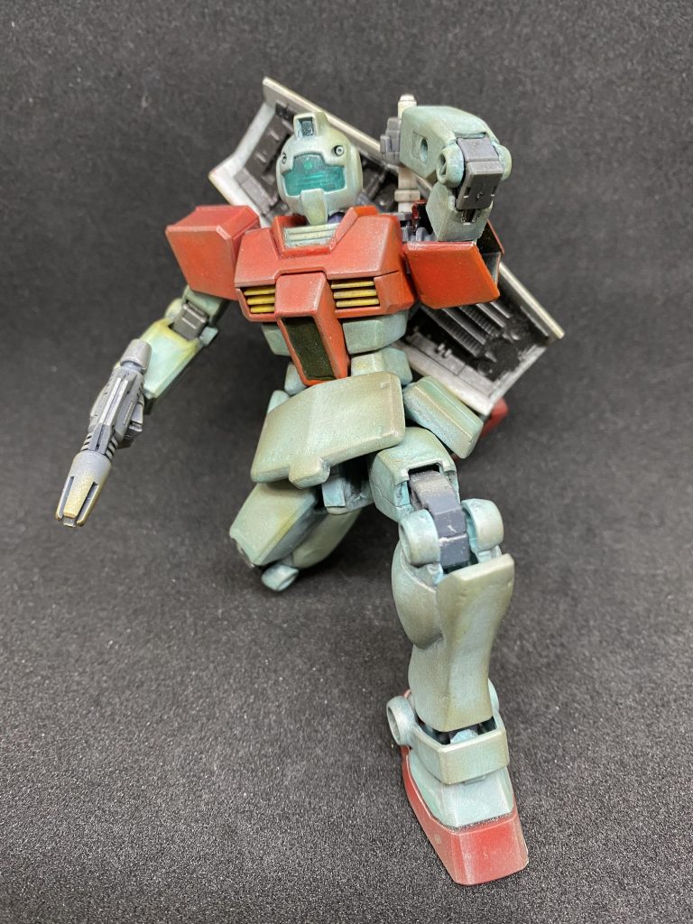 可動域はHGジムと比べて爆上がりです。