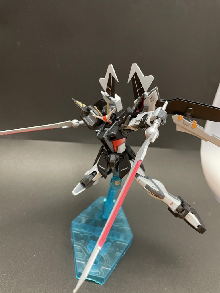 3機体ともHGCEストライクガンダムをベースにしました(3機の集合写真はブルデュエルの投稿にあります)今度実家に帰る時に押し入れから過去に作った作品を引っ張り出して、リメイクしたい(実家にいた時はG、W、X、SEED世代だったので、実家の物はそれらがほとんどです)