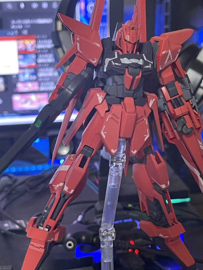 以下は制作途中の画像です。これは完成直前の。まだブラウンの墨入れとエッジへのチッピングができてないですね