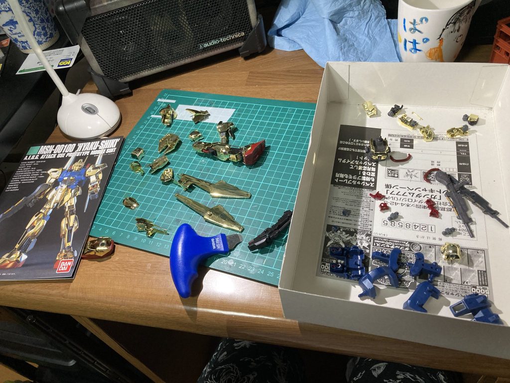 おまけ①レストア開始時のバラしの様子。箱も説明書も取っておいてあった自分を褒めてあげたい!