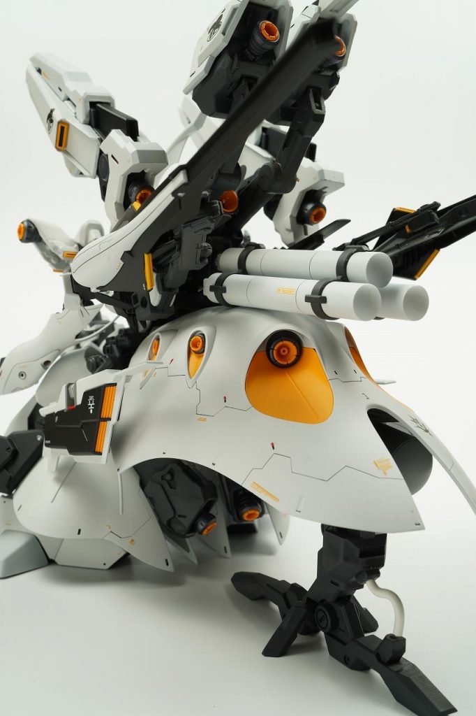 ランディングギアを大きめにリデザイン。前傾姿勢のキープに一役買っています。