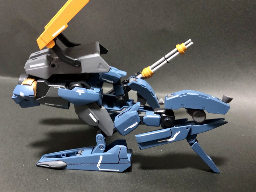 サイドポンツーンが前後に分割すると…（分かりやすくする為上半身下半身を分けております）