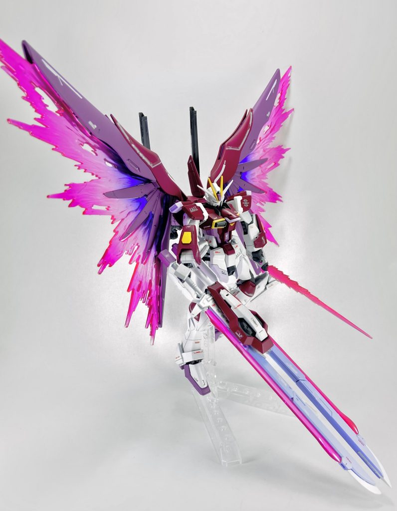 光の翼はクリアカラーで塗装しグラデーションにしてます。