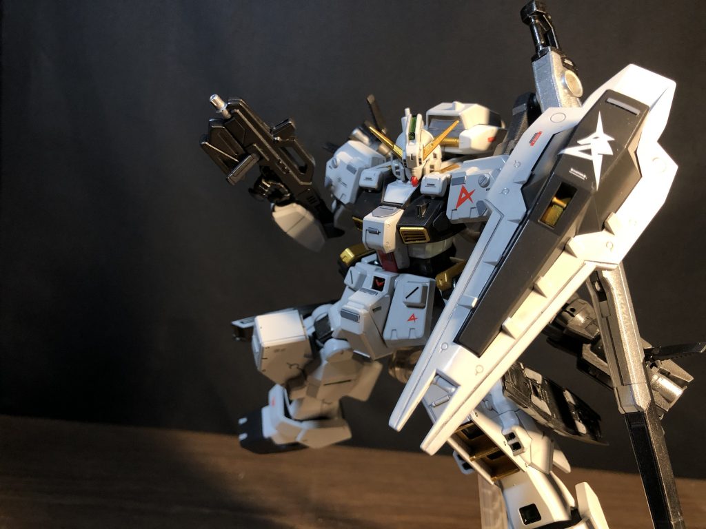 全体図アムロは機動性と運動性、整備性の良い機体が好きそうなのでそこをコンセプトに作りました。(νガンダム参考)