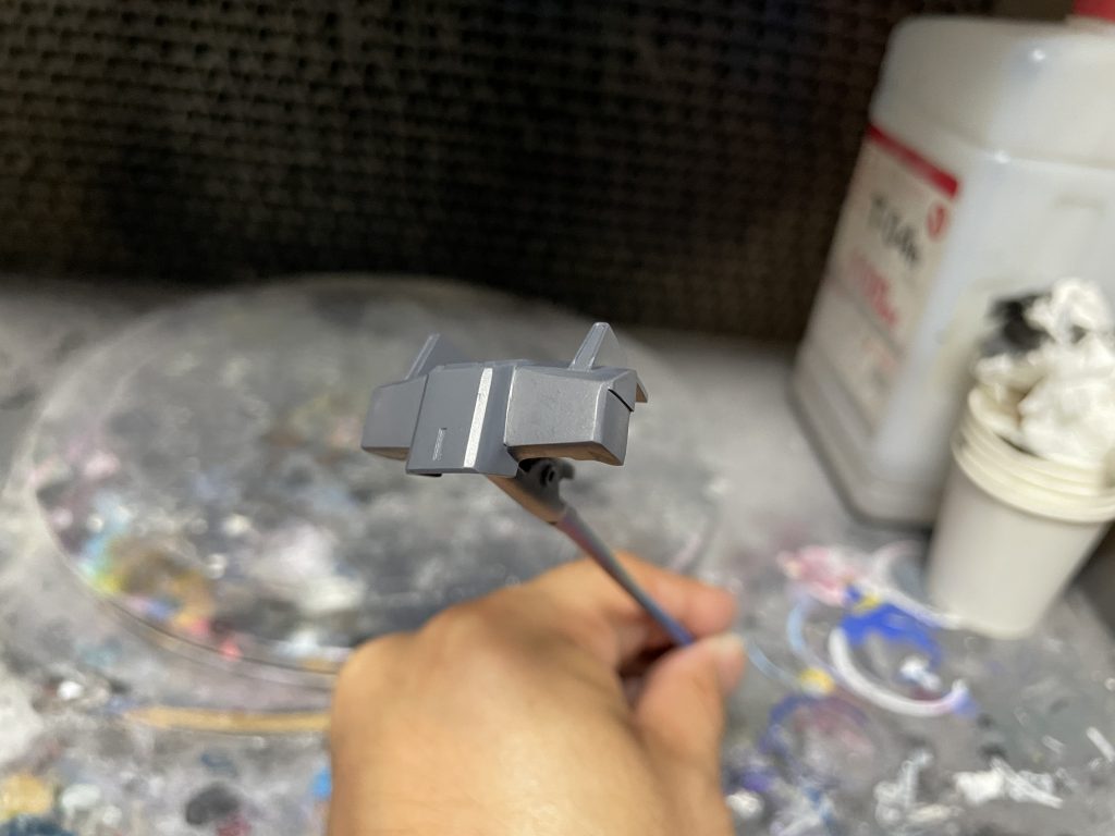 胸部装甲。アースアーマー、ZZⅡ、ジャスティスナイト計7パーツで骨組みを作りパテやプラ板で整えて作りました。この画像の後やり直ししてます。ちょっと前に某日本一の大仏を見に行きまして、骨組みから作ってるんだ〜。応用出来そうだと思いパーツで骨組み作ってみた次第。パテだけとかプラ板だけってのはちょっと出来ないので。