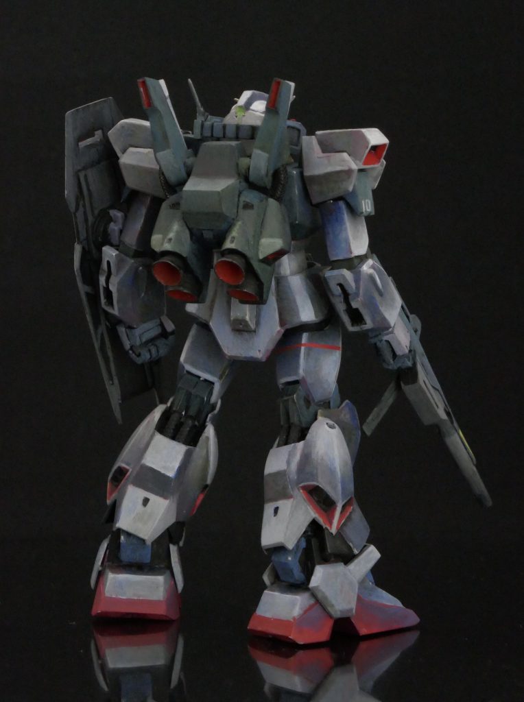 大型バックパックは明暗を描き分けて立体映えするように塗装、カッコいい😋