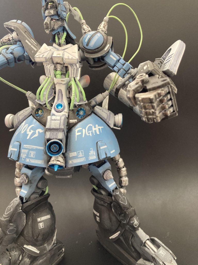 格闘家にする為、ムキマッチョな機体はアームをナックルで叩きのめす仕様に特化。