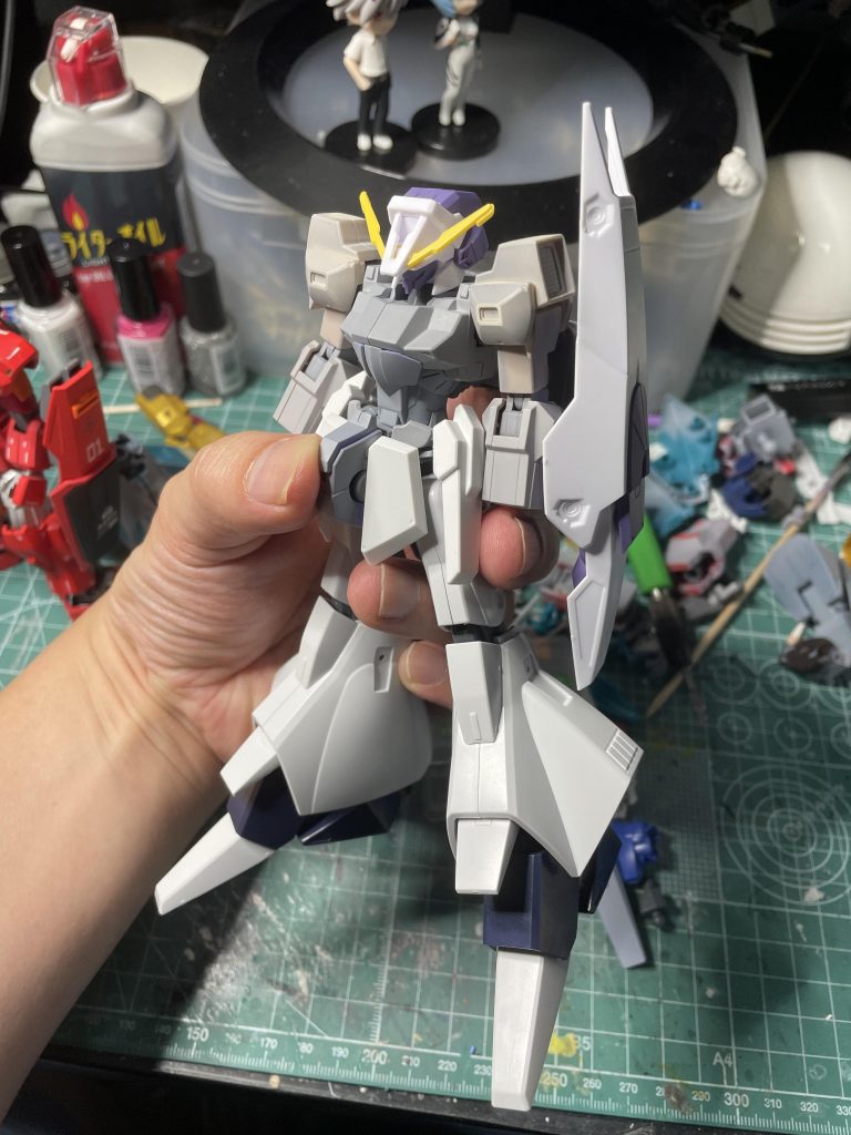 今回の制作にあたっては、ビルドガンマガンダムの発売が大きかったです。ガンダムフェイスのリックディアスが出た事で、一気に構想が固まりました。当初、肩はネモを使用していましたが大きさのバランスの関係でこの後リックディアスに変更しています。