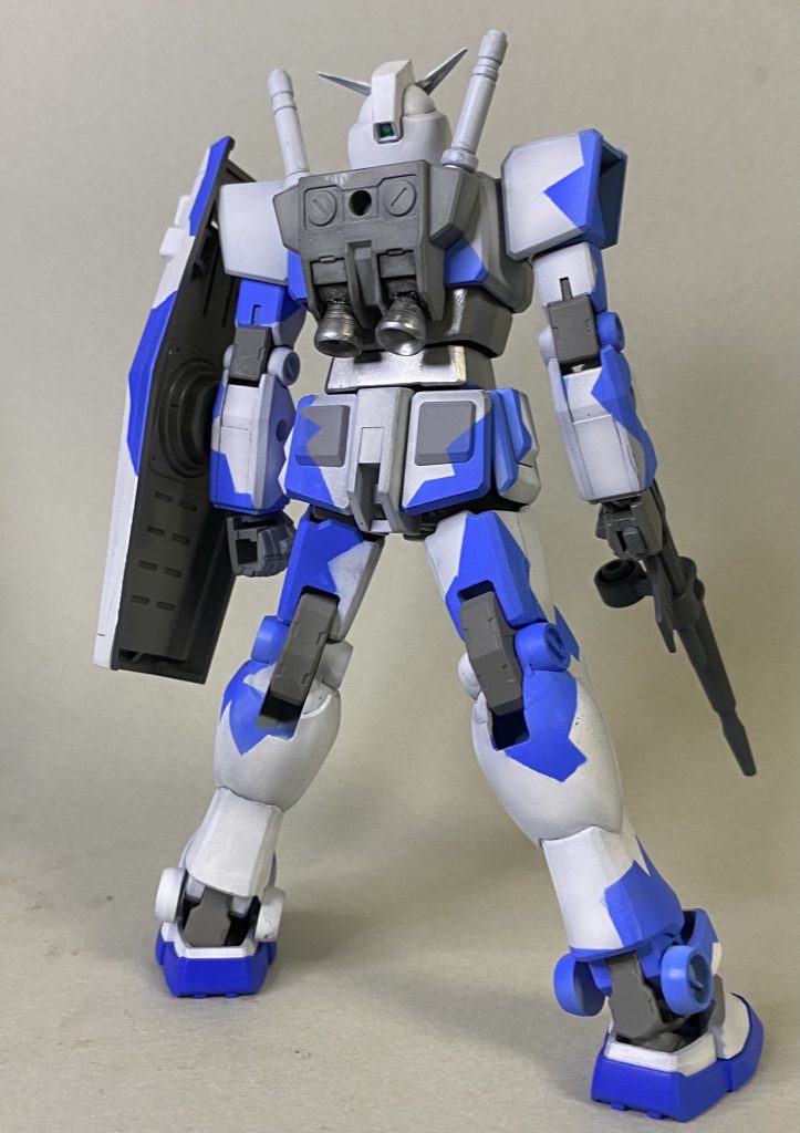 背面バックパックのバーニアは、削り取ってFGのノズルを接着しました。