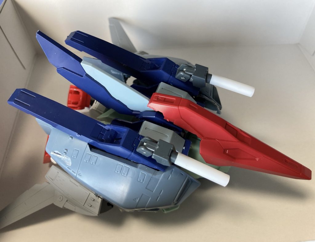 BWSはライトニングバックウェポンマークIIを基部に、BB戦士デルタプラスに付属するベースジャパーを切断して繋げてます。機首はコアガンダムⅡから。