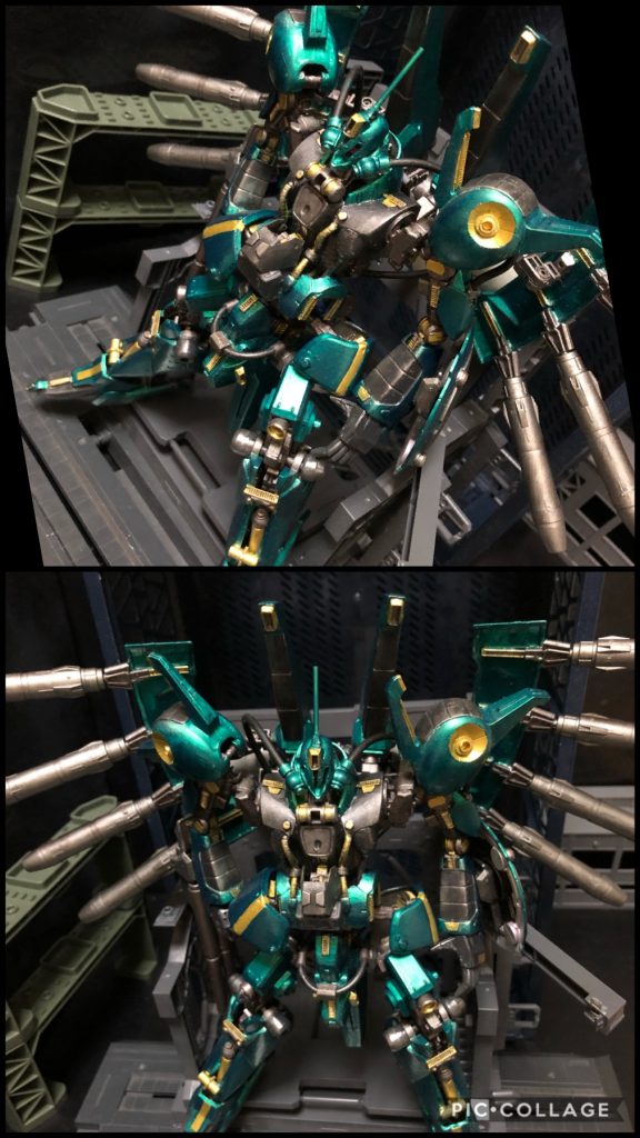 レコア「ここがMS開発工場エリア...。何かしら、この大きいMS...。新型かしら。」？？？「やあ、お姉さん、見学かい？」レコア「貴方は？」oyz「私はMSの開発担当を任されている可変開発室長のoyzという者だよ。」レコア「あら。私はレコアって言います。このMSは何？とても大きいわ。私こんな大きいMS見た事ないわ。」oyz「このMSは”パラスアテネ“シロッコ様が設計した新型のMSだよ。」レコア「やっぱり新型なの！？」oyz「シロッコ様は自分で”俺は天才だ〜“って自称するちょっとアレな感じの方なんだ。先のメッサーラを開発したのもシロッコ様さ。」レコア「そうなの！」oyz「あの機体は木星の重力下でも問題なく動作出来る様に大型ブースターを搭載しているんだ。」レコア「この機体は？」oyz「コレは対艦制圧を目的としたMSさ。動きこそ鈍重さはあるが、大火力と大型ミサイルを8基装備して敵艦隊を制圧するんだ。」レコア「へえ。」oyz「この機体はチームでの行動を目的とし、索敵、偵察を主体としたボリノーク・サマーン、そして敵機排除を主目的とするジ・O、この２機との連係して任務遂行にあたるんだ。特にジ・Oはシロッコ様専用機になる予定なんだよ。」レコア「凄い！もっと知りたいわ。」oyz「じゃあ先ずは、このMS。パラスアテネから解説していこう。」