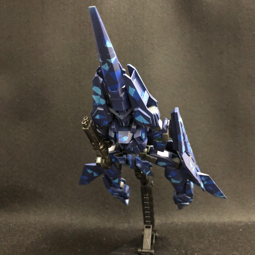 塗装が剥げるのが怖いので人型には変形させてません汗