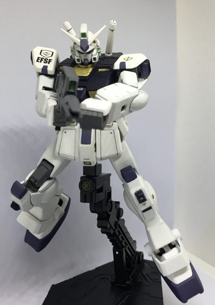 肩関節を一体型軸式からボールジョイントに変更しているので、左手でライフルグリップを楽々握ることができます!\(//∇//)\